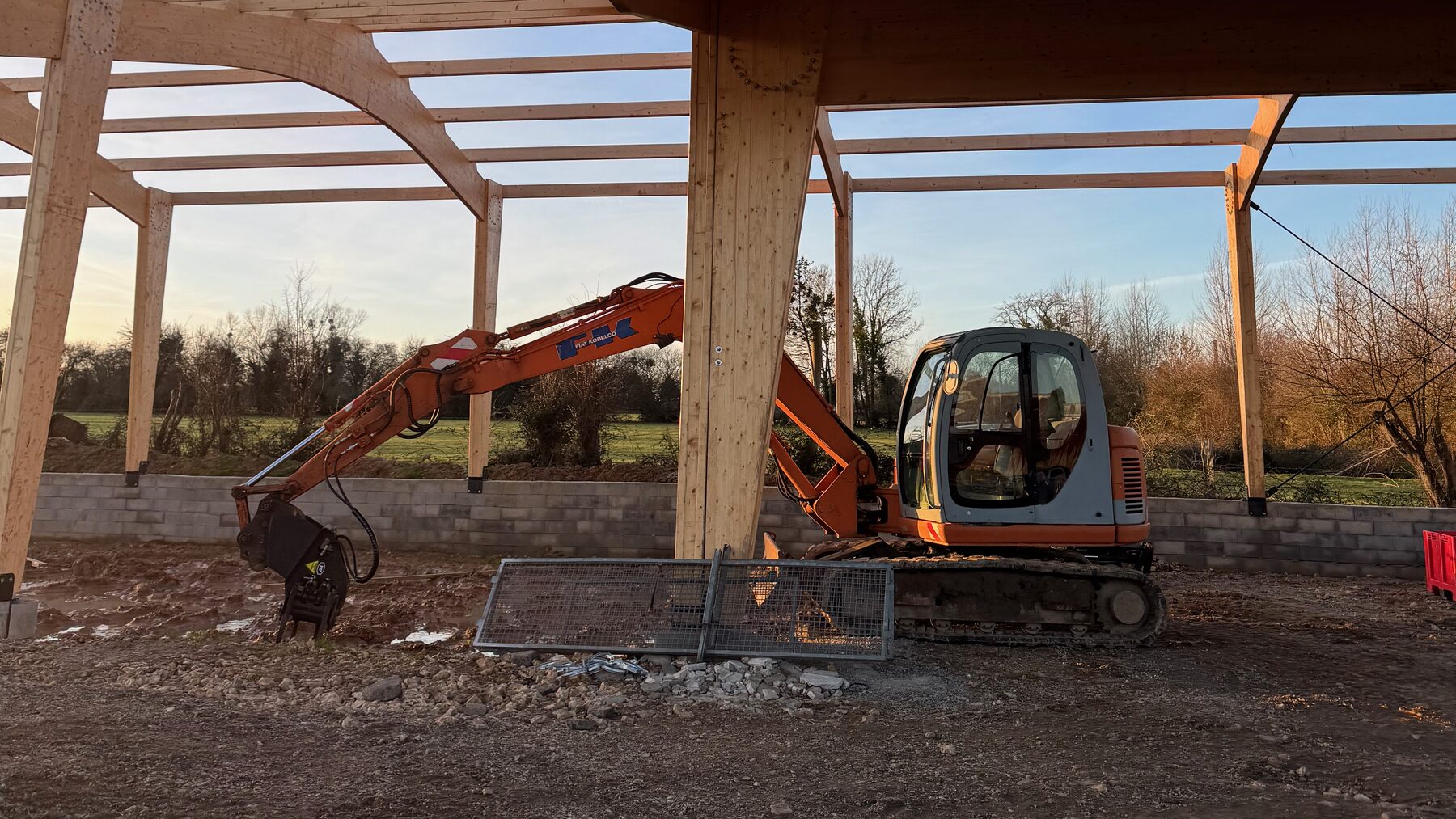 Mini-pelle sur chantier privé dans le Pays d’Auge