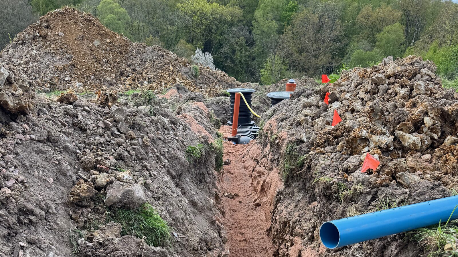 Tranchée privée pour réseaux sur terrain